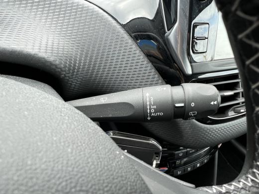 Peugeot 208 1.2 PureTech Allure | Achteruitrijcamera | Dimlichten automatisch | Parkeersensor achter ActivLease financial lease