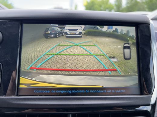 Peugeot 208 1.2 PureTech Allure | Achteruitrijcamera | Dimlichten automatisch | Parkeersensor achter ActivLease financial lease