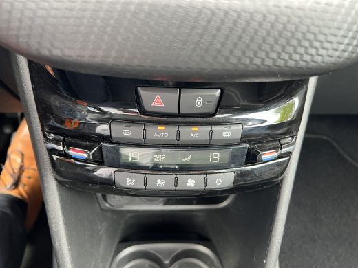 Peugeot 208 1.2 PureTech Allure | Achteruitrijcamera | Dimlichten automatisch | Parkeersensor achter ActivLease financial lease