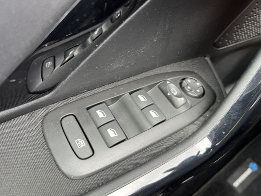 Peugeot 208 1.2 PureTech Allure | Achteruitrijcamera | Dimlichten automatisch | Parkeersensor achter ActivLease financial lease