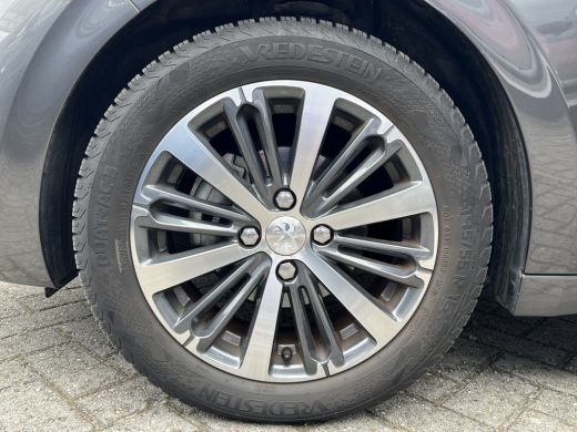 Peugeot 208 1.2 PureTech Allure | Achteruitrijcamera | Dimlichten automatisch | Parkeersensor achter ActivLease financial lease