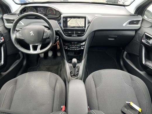 Peugeot 208 1.2 PureTech Allure | Achteruitrijcamera | Dimlichten automatisch | Parkeersensor achter ActivLease financial lease