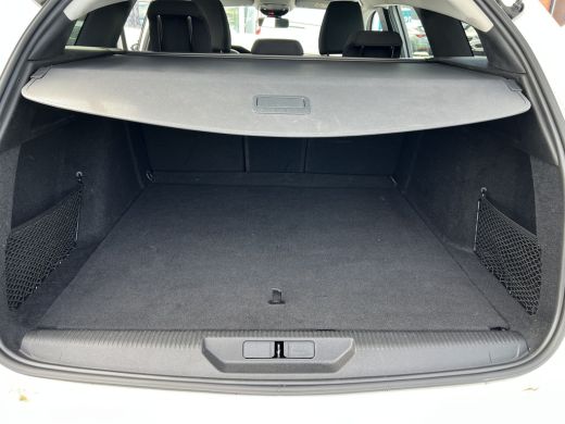 Peugeot 308 SW 1.2 PureTech Active Pack Business | Dimlichten automatisch | Keyless start | Parkeersensor achter ActivLease financial lease