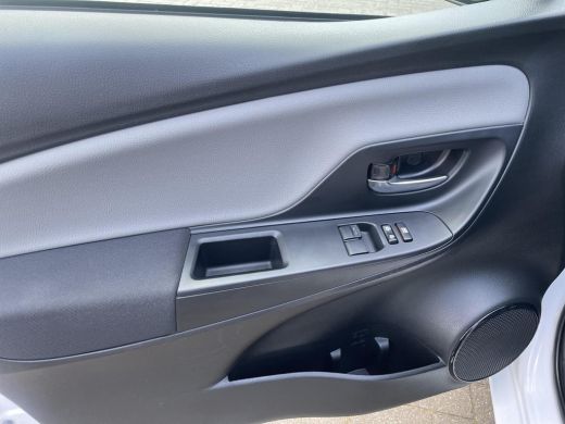 Toyota Yaris 1.5 Hybrid Dynamic ActivLease financial lease