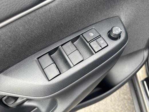 Toyota Yaris Cross 1.5 Hybrid 115 First Edition | 06-10141018 Voor meer informatie ActivLease financial lease
