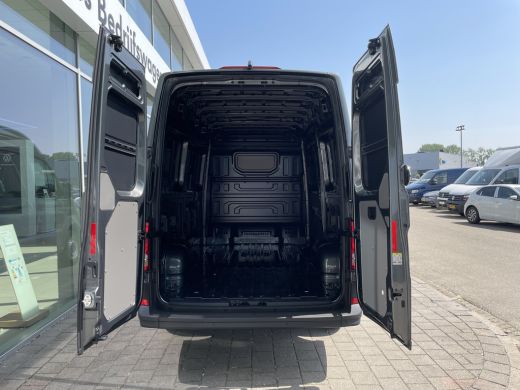 Volkswagen Crafter 35 2.0 TDI L3H3 Highline 140 Pk Automaat | Trekhaakvoorbereiding | App-Connect | 3 Zits ActivLease financial lease