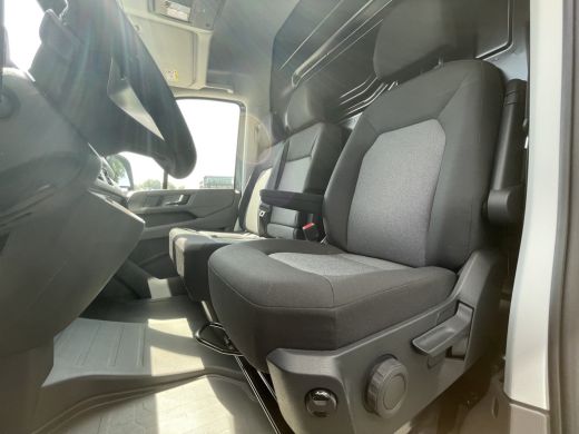 Volkswagen Crafter 35 2.0 TDI L3H3 Highline 140 Pk Automaat | Trekhaakvoorbereiding | App-Connect | 3 Zits ActivLease financial lease