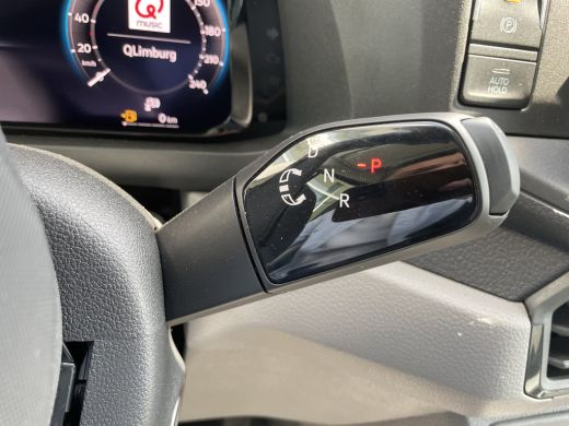 Volkswagen Crafter 35 2.0 TDI L3H3 Highline 140 Pk Automaat | Trekhaakvoorbereiding | App-Connect | 3 Zits ActivLease financial lease