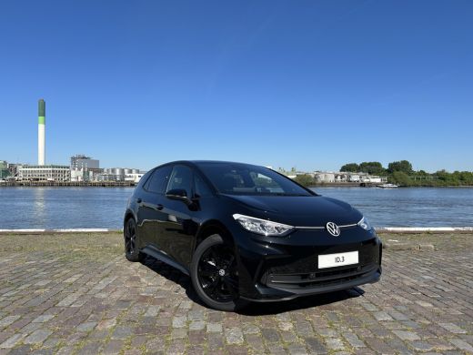 Volkswagen ID.3 Black Edition 52 kWh | 19 inch velgen | Parkeersensoren | App-Connect ActivLease financial lease