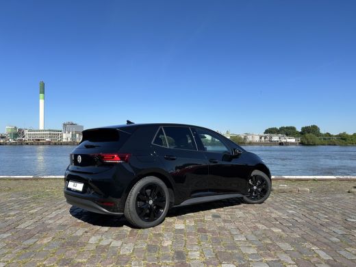 Volkswagen ID.3 Black Edition 52 kWh | 19 inch velgen | Parkeersensoren | App-Connect ActivLease financial lease
