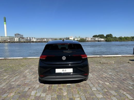 Volkswagen ID.3 Black Edition 52 kWh | 19 inch velgen | Parkeersensoren | App-Connect ActivLease financial lease