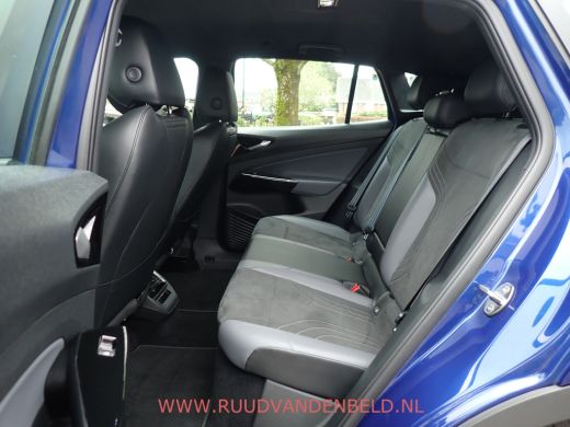 Volkswagen ID.4 Pro 77 kWh TREKHAAK / CAMERA / CARPLAY ActivLease financial lease