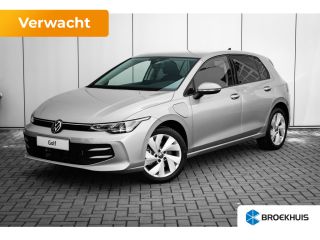Volkswagen Golf Life Edition eHybrid | 'App-Connect' draadloze smartphone integratie | Achterbank in ongelijke de...
