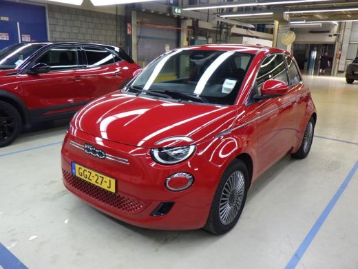 Fiat 500 Urban 42 kWh 3 Fase | Pack Style | Navigatie | Keyless | Climate Control | 16"LMV | Cruise Contro... Fiat 500 Urban 42 kWh 3 Fase | Pack Style | Navigatie | Keyless | Climate Control | 16"LMV | Cruise Contro...