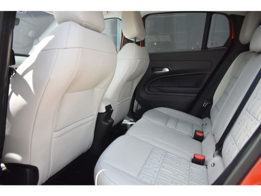 Fiat 600E La Prima 54 kWh 3 Fase | Vol-Leder | Massage | Adaptive Cruise | Stoelverwarming | Elektr. Achter... ActivLease financial lease