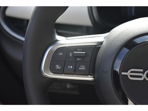 Fiat 600E La Prima 54 kWh 3 Fase | Vol-Leder | Massage | Adaptive Cruise | Stoelverwarming | Elektr. Achter... ActivLease financial lease