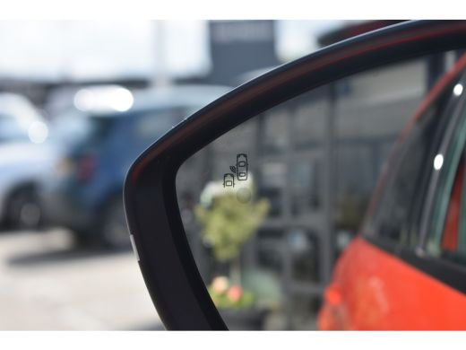 Fiat 600E La Prima 54 kWh 3 Fase | Vol-Leder | Massage | Adaptive Cruise | Stoelverwarming | Elektr. Achter... ActivLease financial lease
