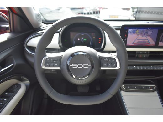 Fiat 600E La Prima 54 kWh 3 Fase | Vol-Leder | Massage | Adaptive Cruise | Stoelverwarming | Elektr. Achter... ActivLease financial lease