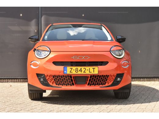 Fiat 600E La Prima 54 kWh 3 Fase | Vol-Leder | Massage | Adaptive Cruise | Stoelverwarming | Elektr. Achter... ActivLease financial lease