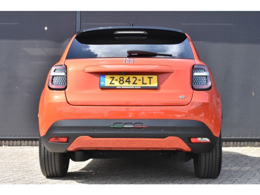 Fiat 600E La Prima 54 kWh 3 Fase | Vol-Leder | Massage | Adaptive Cruise | Stoelverwarming | Elektr. Achter... ActivLease financial lease