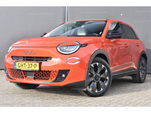 Fiat 600 La Prima 54 kWh 3 Fase | Vol-Leder | Adaptive Cruise | Massage | Elektr. Achterklep | Stoelverwar... Fiat 600 La Prima 54 kWh 3 Fase | Vol-Leder | Adaptive Cruise | Massage | Elektr. Achterklep | Stoelverwar...