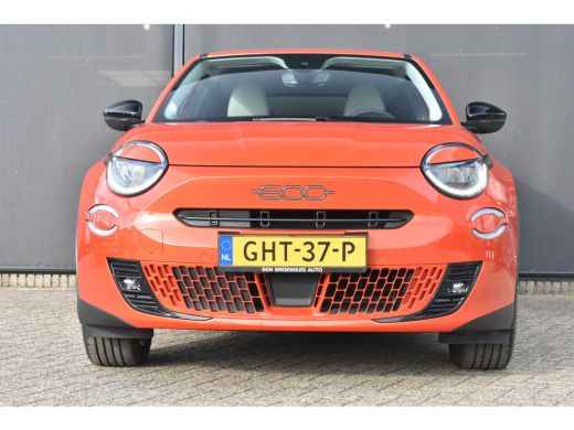 Fiat 600 La Prima 54 kWh 3 Fase | Vol-Leder | Adaptive Cruise | Massage | Elektr. Achterklep | Stoelverwar... ActivLease financial lease