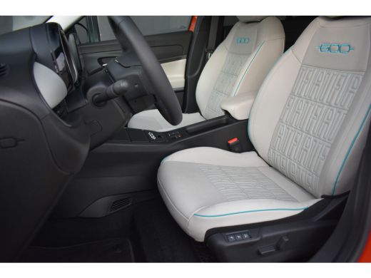 Fiat 600 La Prima 54 kWh 3 Fase | Vol-Leder | Adaptive Cruise | Massage | Elektr. Achterklep | Stoelverwar... ActivLease financial lease