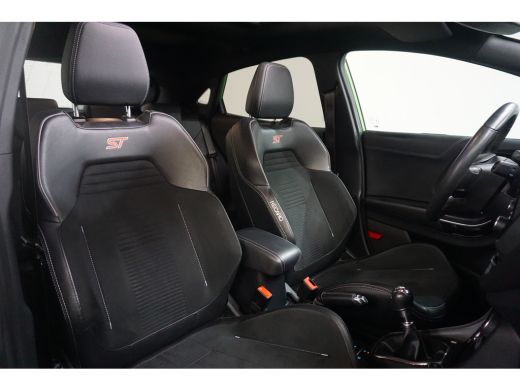 Ford Puma 1.5 EcoBoost 200pk ST-X | Performance Pack | Panoramadak | Orig. NL + onderhoud! | B&O | Winter P... ActivLease financial lease