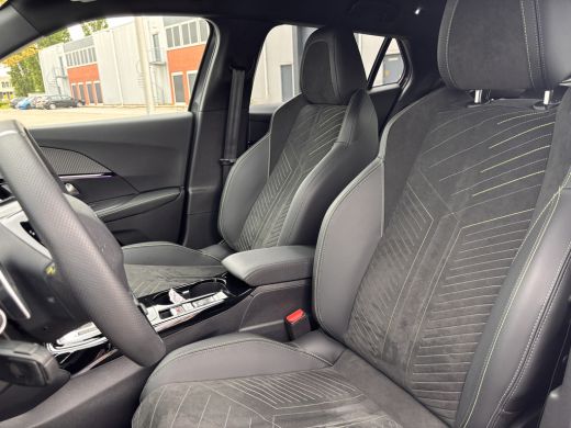 Peugeot 2008 1.2 PureTech 130 GT | Cruise control adaptief met Stop&Go | Keyless entry | Sfeerverlichting ActivLease financial lease