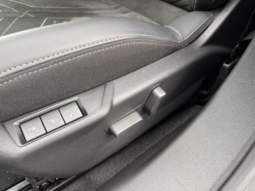 Peugeot 2008 1.2 PureTech 130 GT | Cruise control adaptief met Stop&Go | Keyless entry | Sfeerverlichting ActivLease financial lease