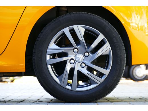 Peugeot 208 1.2 PURETECH 100PK 5-DRS ACTIVE PACK / NAVI / LED / PDC / 16"LMV / BLUETOOTH / CRUISECONTROL / 1E... ActivLease financial lease