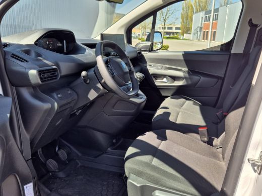 Peugeot Partner 1.5 BlueHDi 100PK | S&S L1 | Achteruitrijcamera | Betonplex laadvloer | Trekhaak | Betonplex in l... ActivLease financial lease