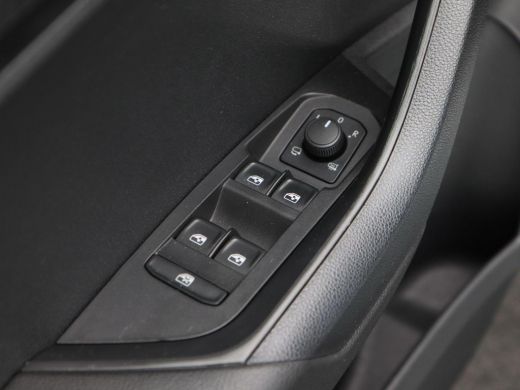 Skoda Karoq 1.5 TSi 150 Pk Automaat Sportline Business | Panoramadak | Trekhaak | Full LED | Camera | 19 Inch... ActivLease financial lease