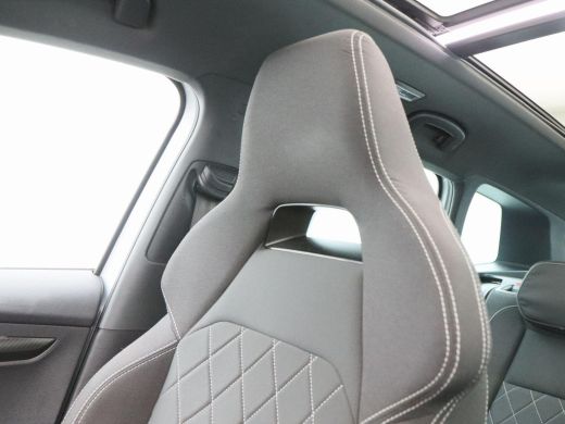 Skoda Karoq 1.5 TSi 150 Pk Automaat Sportline Business | Panoramadak | Trekhaak | Full LED | Camera | 19 Inch... ActivLease financial lease