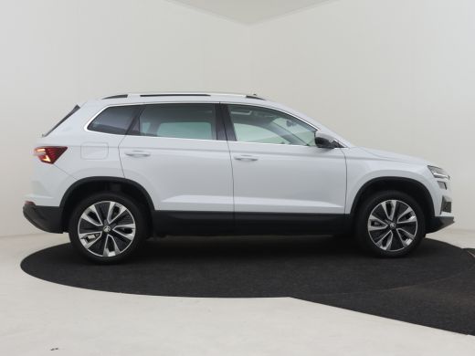 Skoda Karoq 1.5 TSI ACT Business Edition 150pk DSG/AUTO | Panorama dak | Adaptief cruise control | Navigatie ... ActivLease financial lease