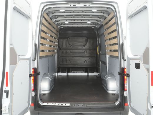 Volkswagen Crafter 35 2.0 TDI L3H3 Highline EURO VI Navi via App Camera Trekhaak Voorruitverwarming ActivLease financial lease