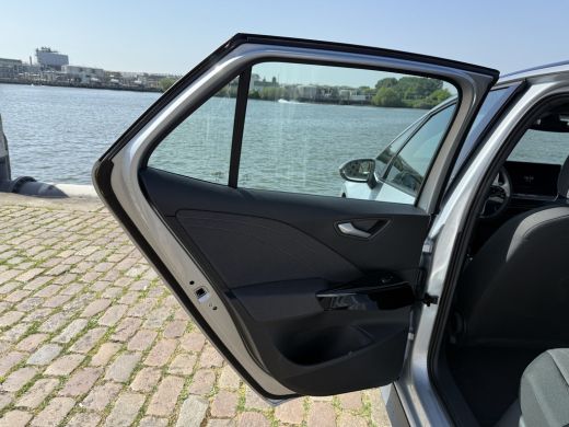 Volkswagen ID.3 Pure Edition 52 kWh | Stoel- en stuurverwarming | Navigatie | Draadloze telefoonlader ActivLease financial lease