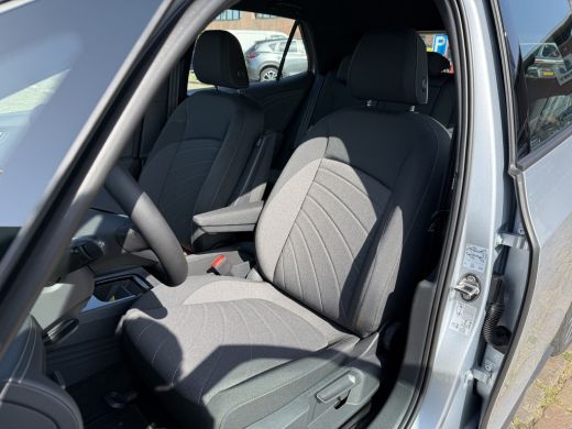 Volkswagen ID.3 Pure Edition 52 kWh | Stoel- en stuurverwarming | Navigatie | Draadloze telefoonlader ActivLease financial lease