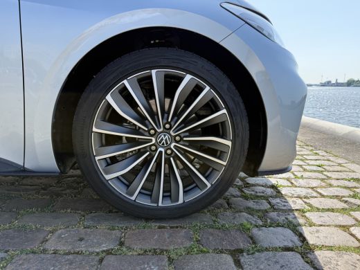 Volkswagen ID.3 Pure Edition 52 kWh | Stoel- en stuurverwarming | Navigatie | Draadloze telefoonlader ActivLease financial lease