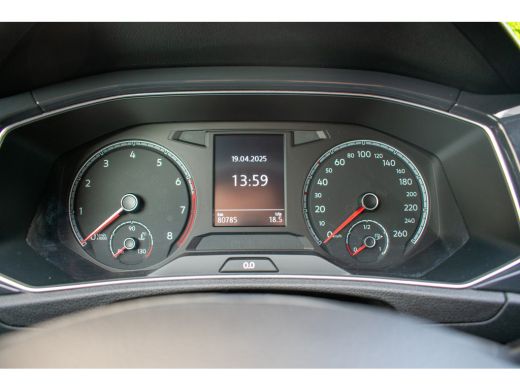 Volkswagen T-Roc 1.5 TSI Sport Led-ACC-17''-stoel/stuurverw-Navi-Acamera ActivLease financial lease
