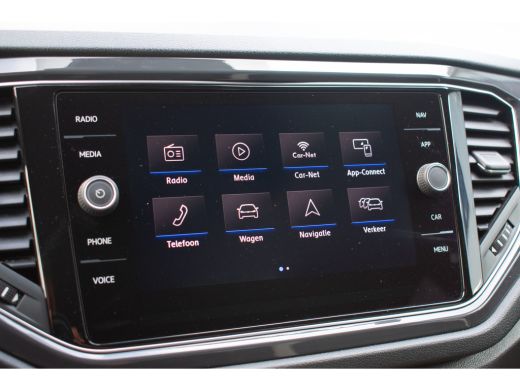 Volkswagen T-Roc 1.5 TSI Sport Led-ACC-17''-stoel/stuurverw-Navi-Acamera ActivLease financial lease