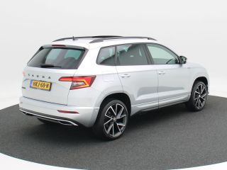Skoda Karoq 1.5 TSi 150 Pk Automaat Sportline Business | Panoramadak | Trekhaak | Full LED | Camera | 19 Inch...