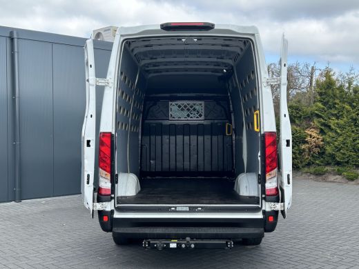 Iveco Daily 35S14 2.3 140 PK E6 / L2H2 / FABRIEKSGAR T/M 23-10-2025 / 40.338 KM / AIRCO / 3-ZITS / 3.5 TONS T... ActivLease financial lease