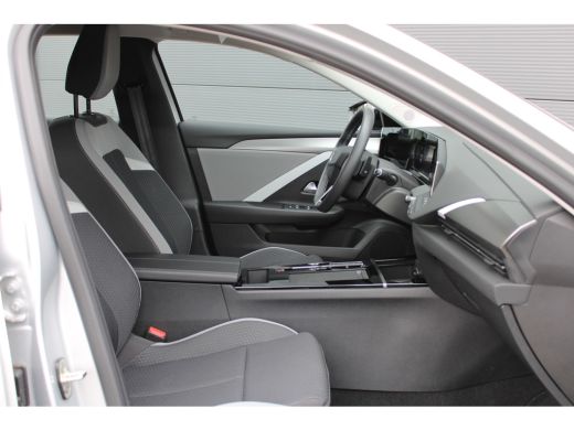 Opel Astra Sports Tourer 1.6 TURBO 180PK HYBRID AUTOMAAT | Achterbank in delen neerklapbaar | Airco | Airco ... ActivLease financial lease