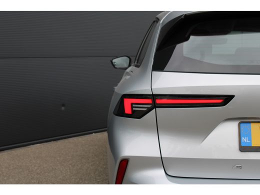 Opel Astra Sports Tourer 1.6 TURBO 180PK HYBRID AUTOMAAT | Achterbank in delen neerklapbaar | Airco | Airco ... ActivLease financial lease