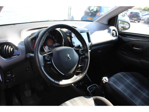 Peugeot 108 1.0 e-VTi Allure | Navi by app | Camera | Climate control | Lichtmetaal | 25.000km | ActivLease financial lease