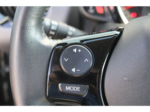Peugeot 108 1.0 e-VTi Allure | Navi by app | Camera | Climate control | Lichtmetaal | 25.000km | ActivLease financial lease