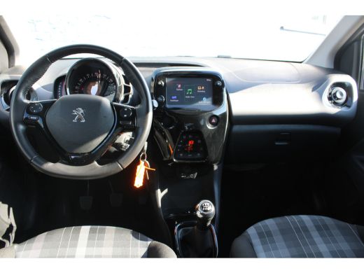 Peugeot 108 1.0 e-VTi Allure | Navi by app | Camera | Climate control | Lichtmetaal | 25.000km | ActivLease financial lease