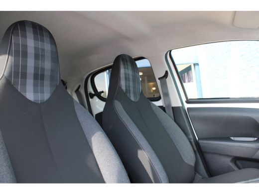 Peugeot 108 1.0 e-VTi Allure | Navi by app | Camera | Climate control | Lichtmetaal | 35.000km | ActivLease financial lease
