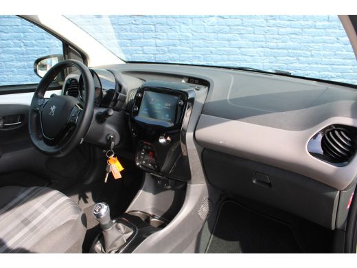 Peugeot 108 1.0 e-VTi Allure | Navi by app | Camera | Climate control | Lichtmetaal | 35.000km | ActivLease financial lease